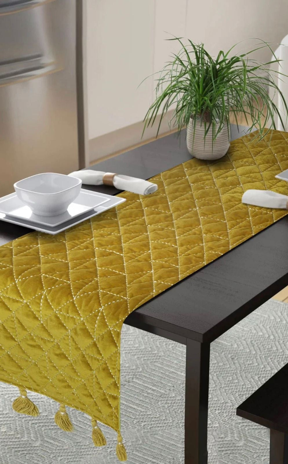 Elaia Table Runner