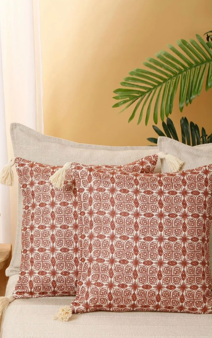 Mariglen Floral Cushion Cover