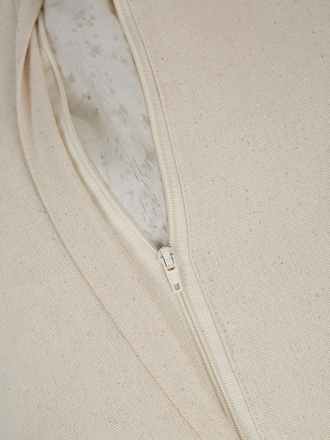 Back side zipper closure of cotton pillow cover