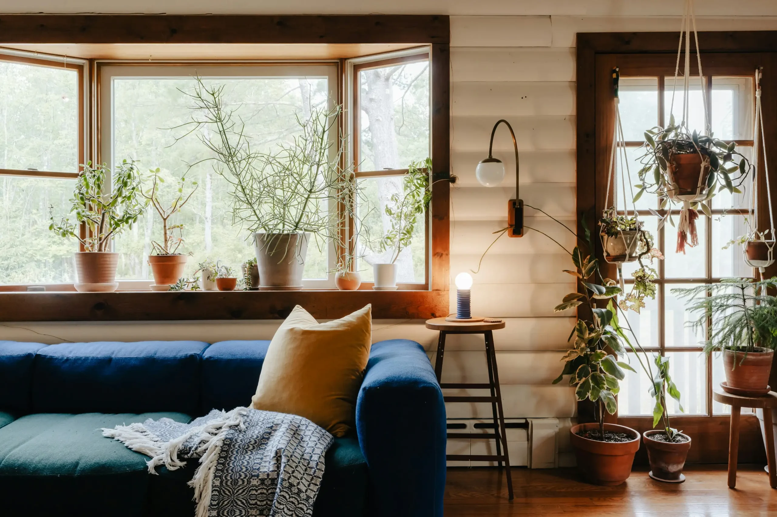 Creative Ways to Style Your Living Room with Throw Blankets