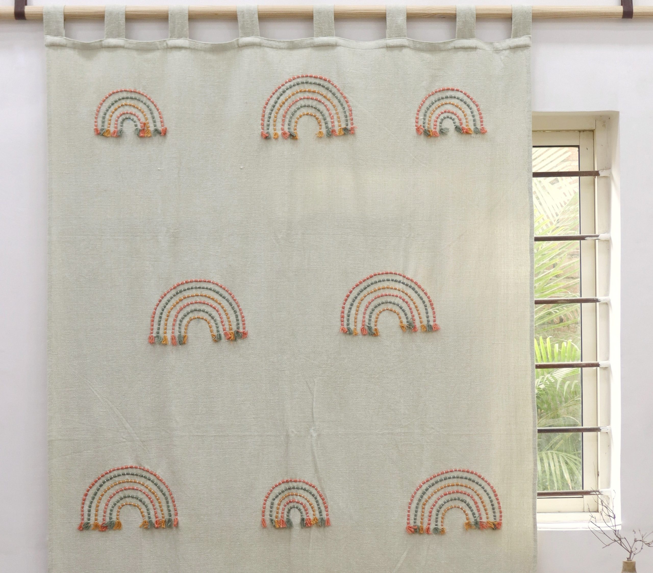 A Guide to Mass-Produced vs. Handcrafted Curtains: Cost, Quality, and Impact